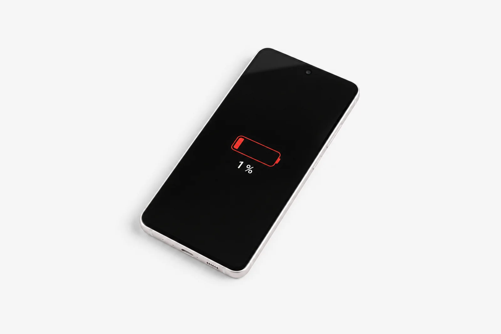 Samsung Galaxy mit leerem Akku: rotes Batteriesymbol bei 1 % auf dem Display, auf hellem Hintergrund