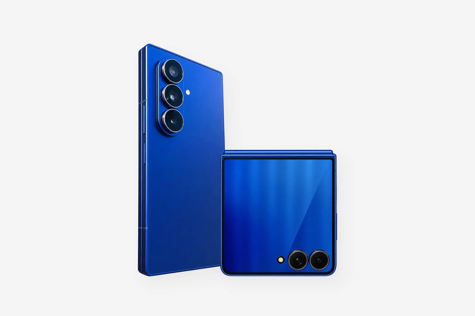 Samsung Galaxy Z Fold 7 und zugeklapptes Galaxy Z Flip 7 in Blau