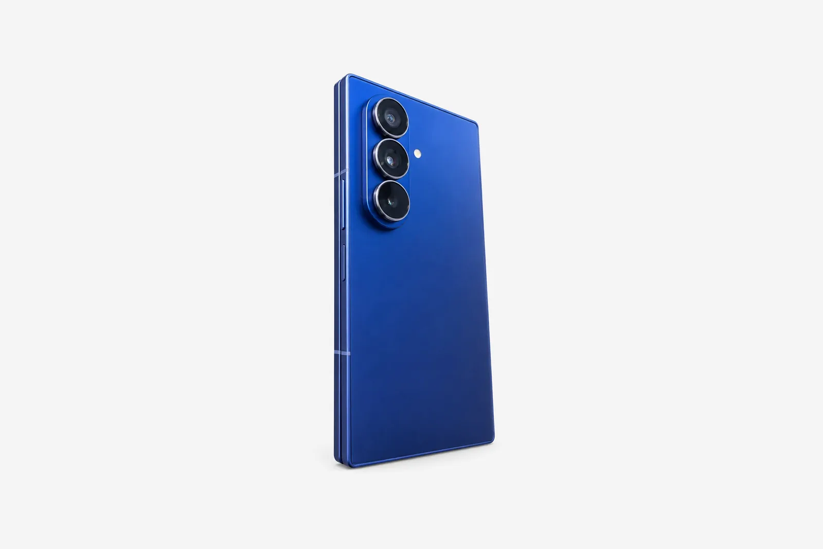 Blaue Rückseite eines geschlossenen Samsung Galaxy Z Fold 7